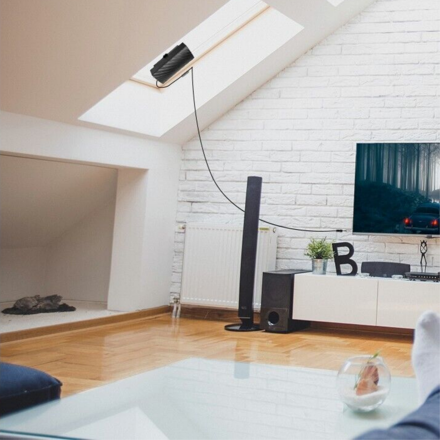 Ultra Long-Range Indoor 4K HDTV Digital Antenna – 600 Miles